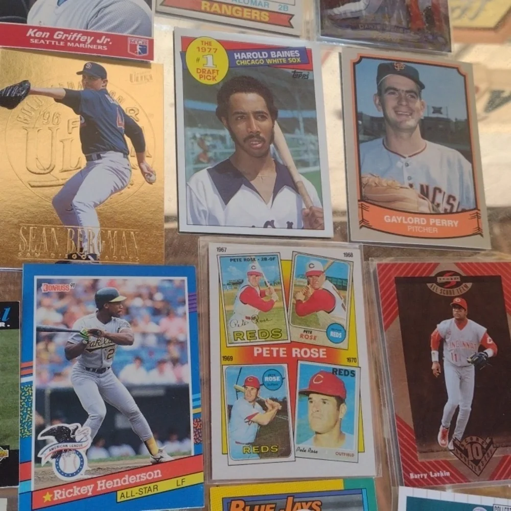 Assorted Baseball Trading Cards Collection - Picture 3 of 7